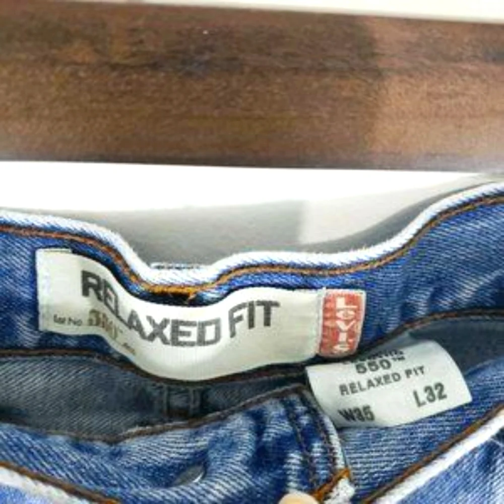 LEVI'S - EUC, Relaxed Fit 550 Cutoff Jean Shorts, Size 34 - Picture 6 of 6